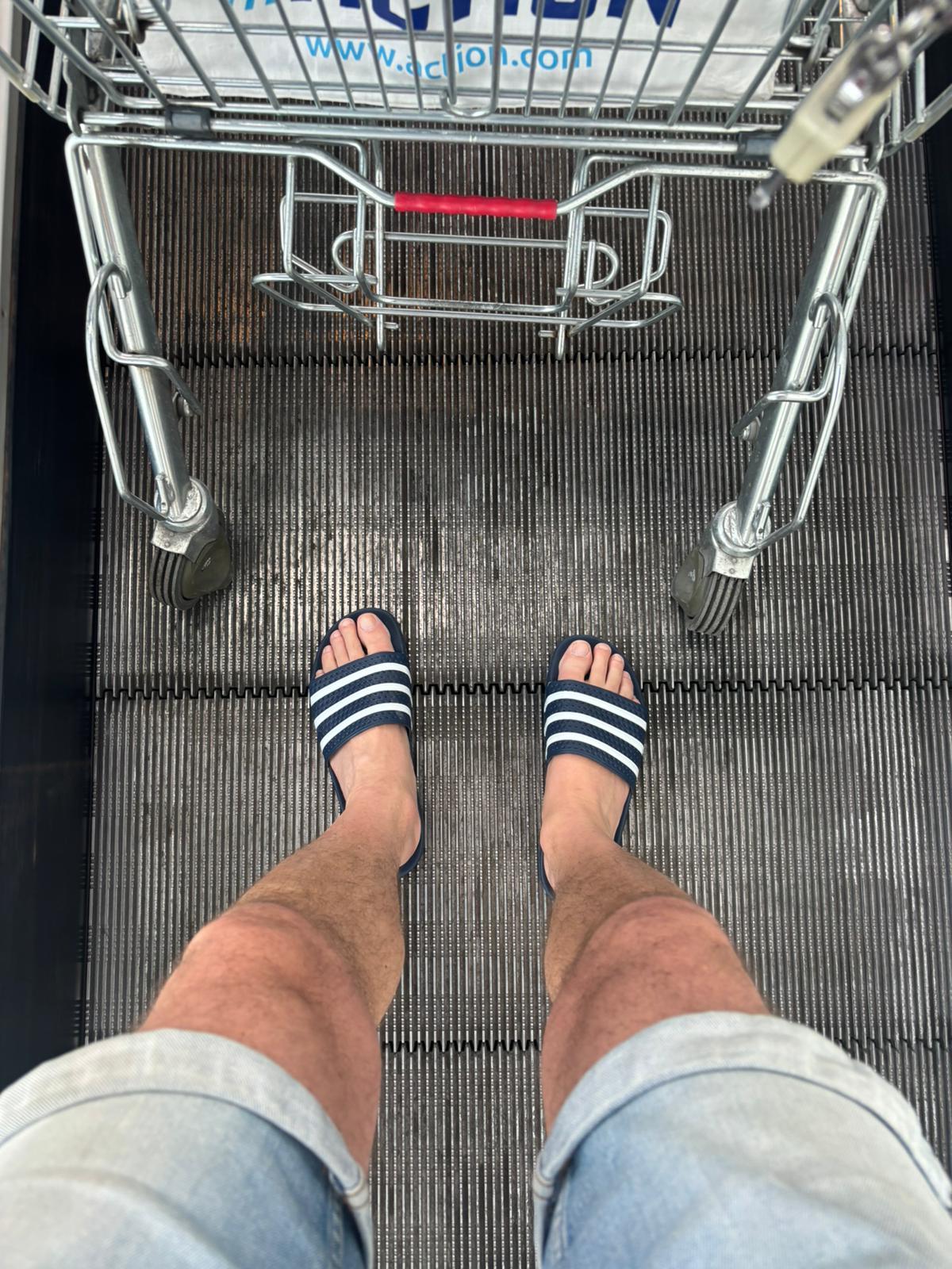 Mark G. in Adilettes